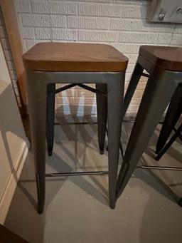 4 BARSTOOLS