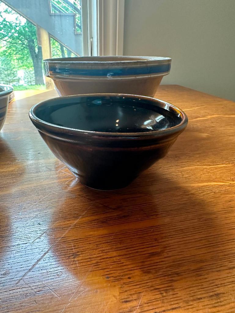 QUANTITY OF POTTERY BOWLS