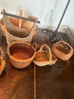 LARGE QUANTITY OF WOVEN BASKETS