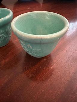 GREEN POTTERY BOWL WITH 3 CUPS