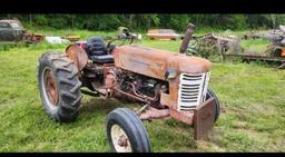 Antique IH 300 Utility... tractor...