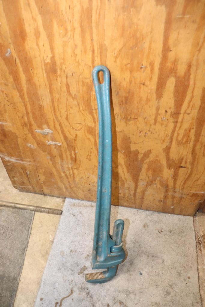 36" Ridged Pipe Wrench