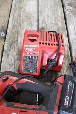 Milwaukee M18 Battery Powered Grease Gun with Charger