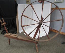 ANTIQUE LARGE SPINNING WHEEL