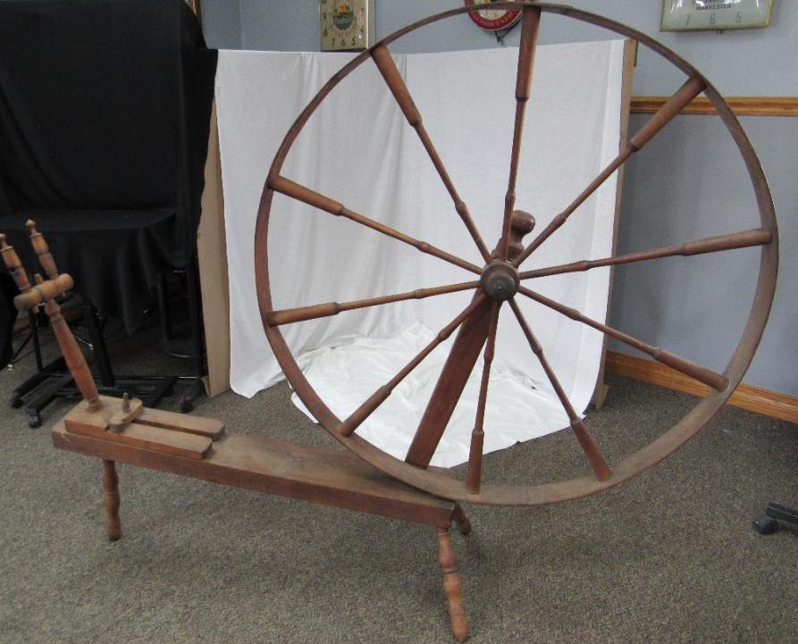ANTIQUE LARGE SPINNING WHEEL