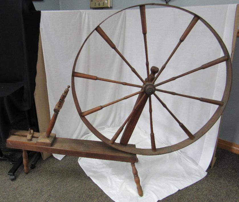ANTIQUE LARGE SPINNING WHEEL