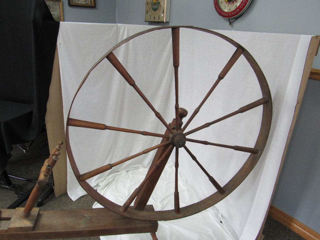 ANTIQUE LARGE SPINNING WHEEL