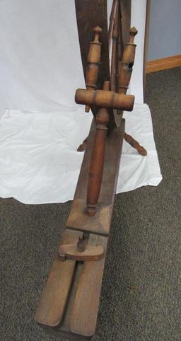 ANTIQUE LARGE SPINNING WHEEL