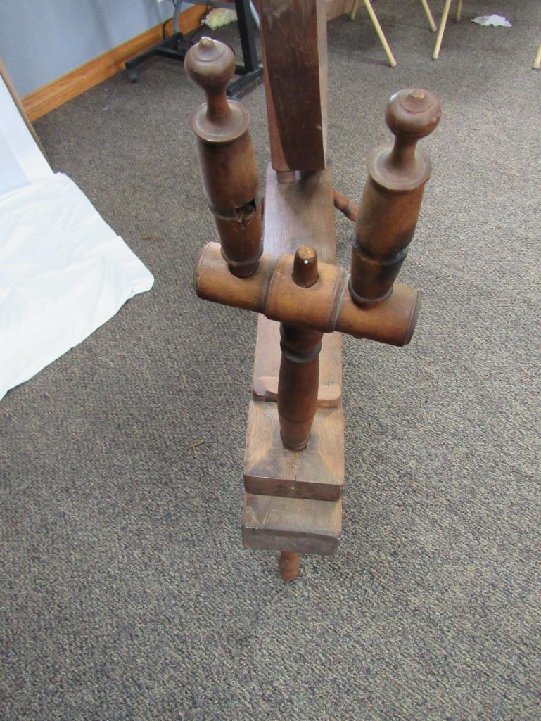 ANTIQUE LARGE SPINNING WHEEL