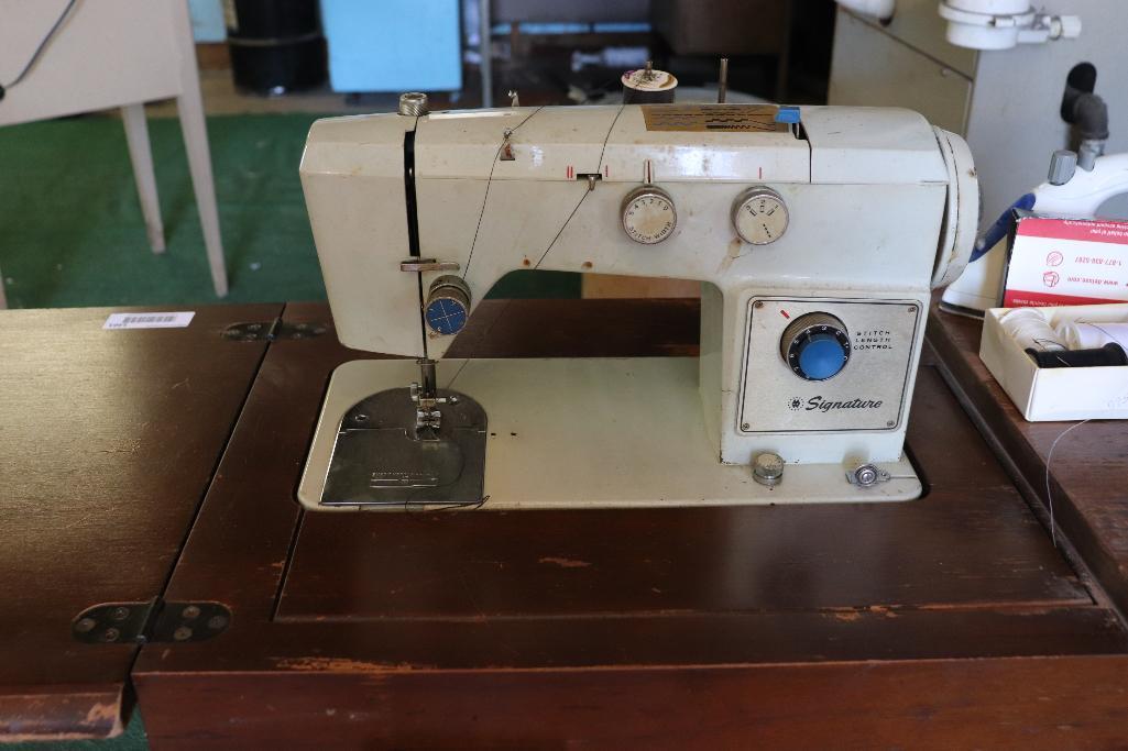 SIGNATURE SEWING MACHINE WITH STAND