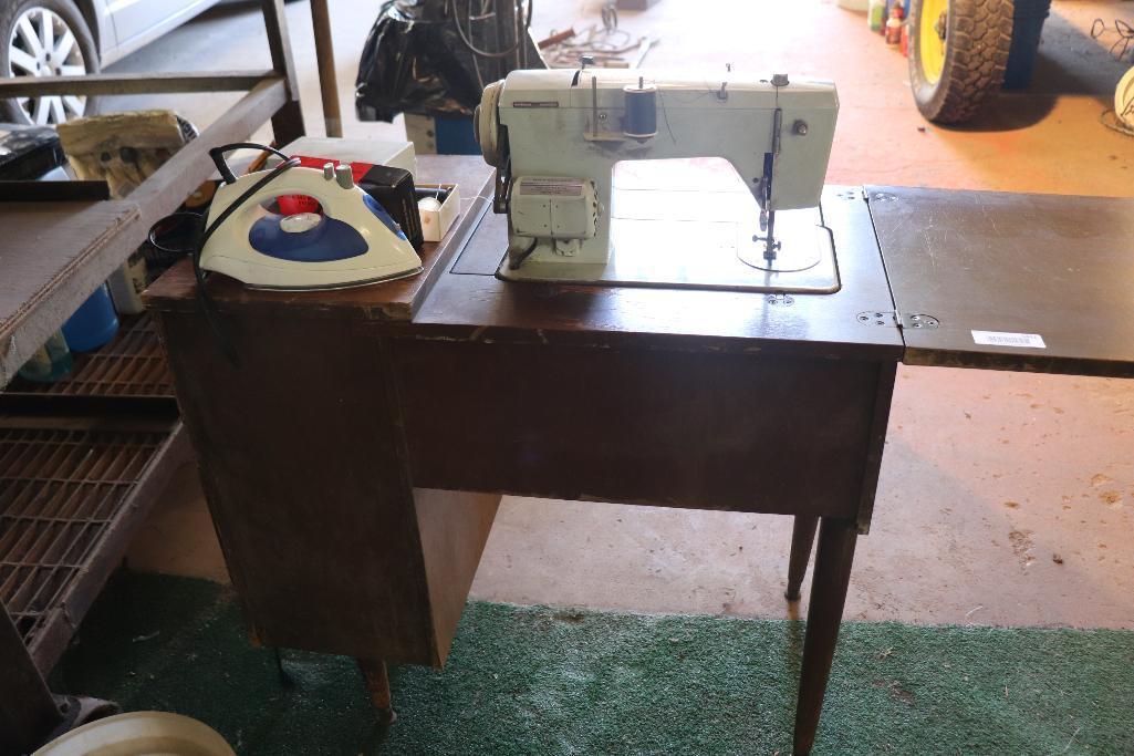 SIGNATURE SEWING MACHINE WITH STAND