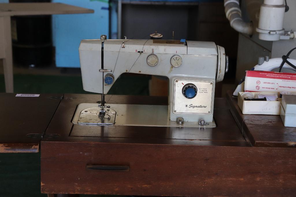 SIGNATURE SEWING MACHINE WITH STAND