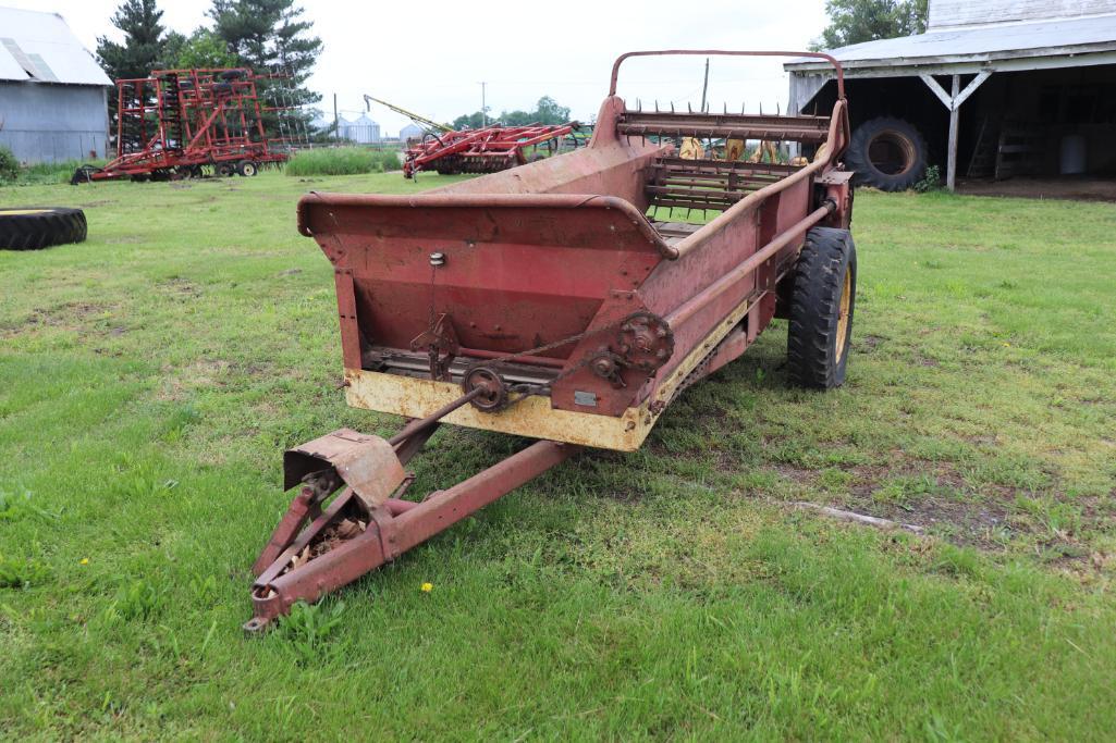 NEW HOLAND 330 MANUER SPREADER