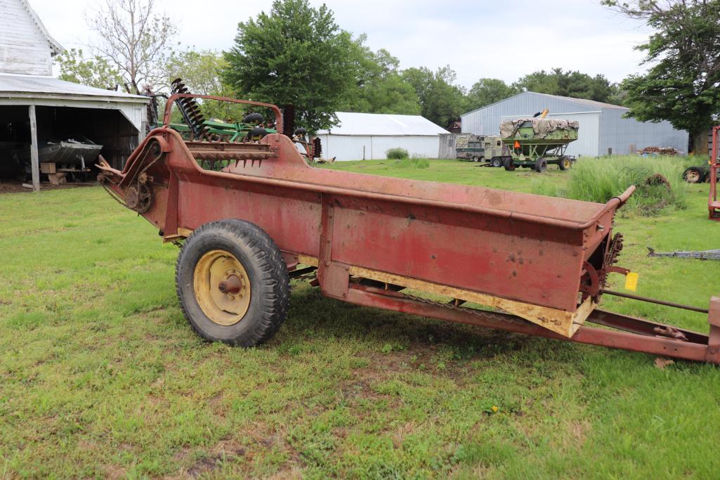 NEW HOLAND 330 MANUER SPREADER