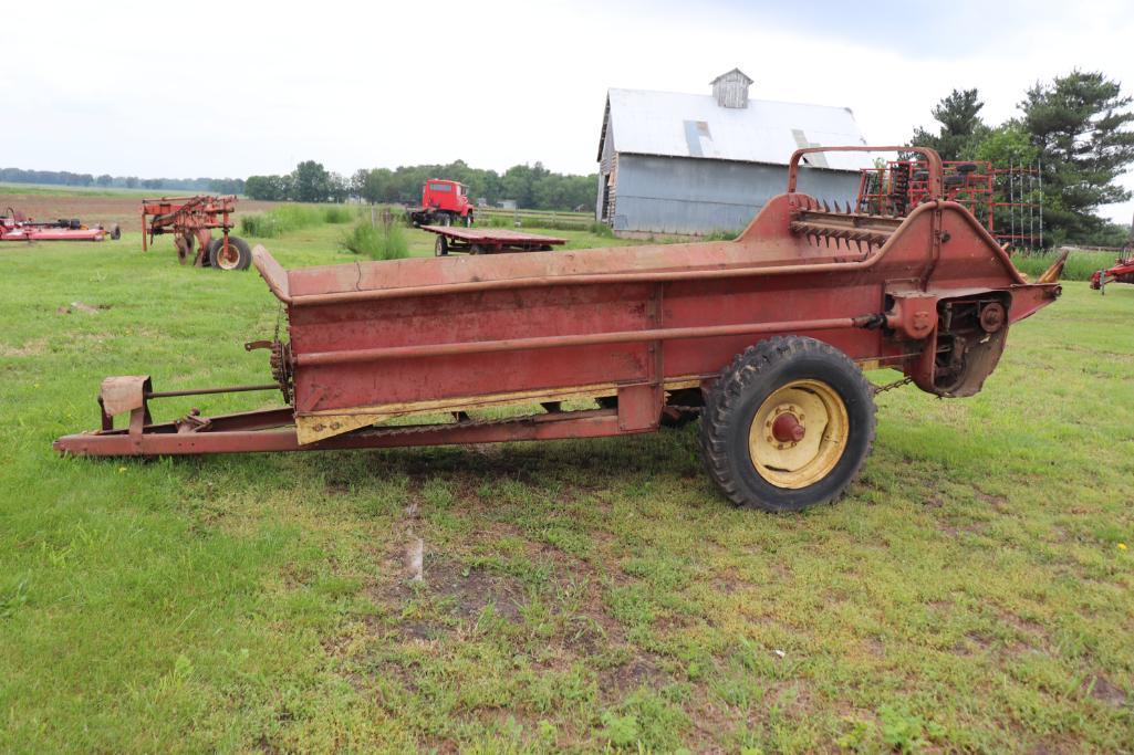NEW HOLAND 330 MANUER SPREADER