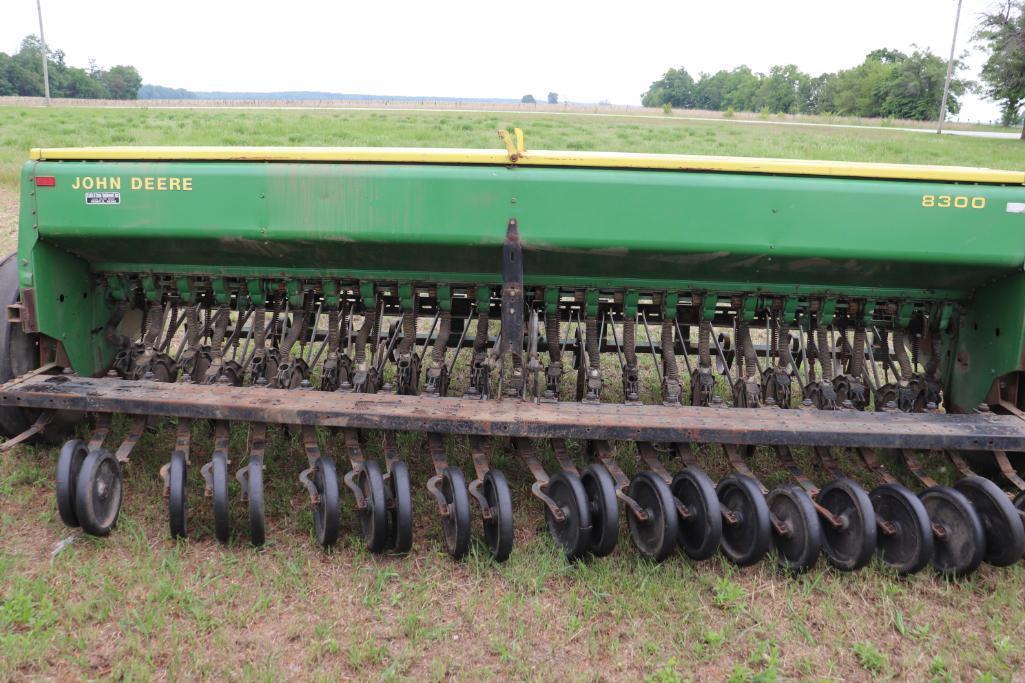 JOHN DEERE 8300 DRILL
