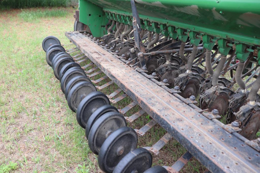 JOHN DEERE 8300 DRILL