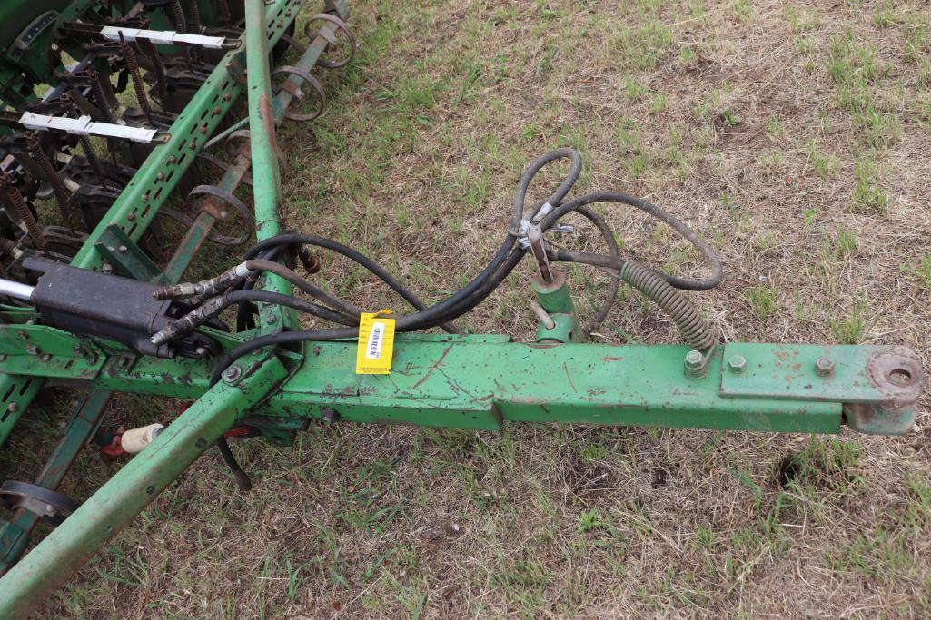 JOHN DEERE 8300 DRILL