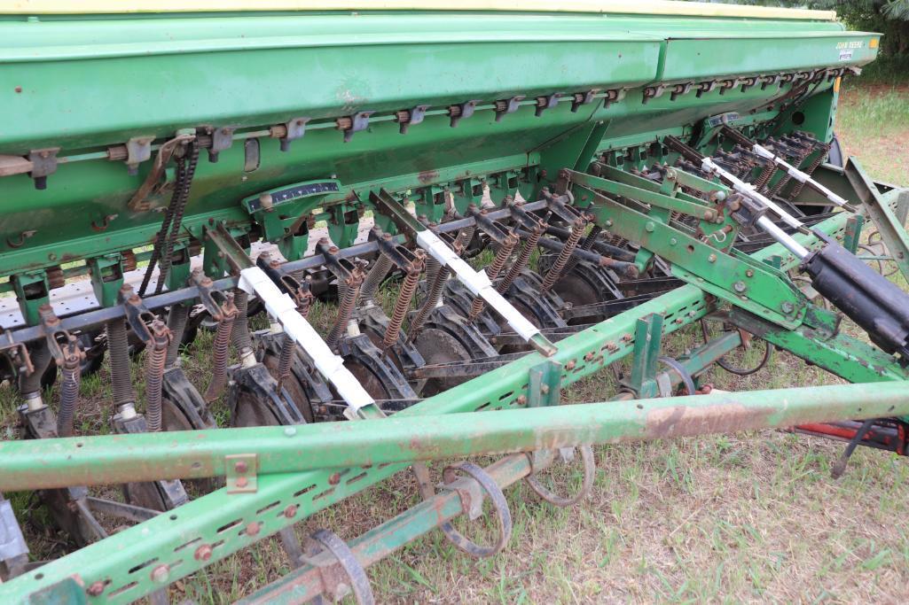 JOHN DEERE 8300 DRILL
