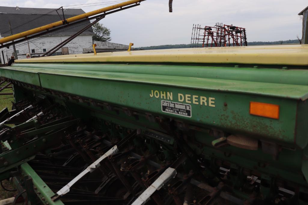 JOHN DEERE 8300 DRILL