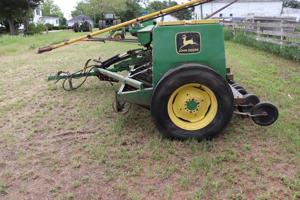 JOHN DEERE 8300 DRILL