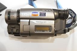 Sony Handycam Vision CCD-TRV36 HI8 with Case and Tapes Remote Charger