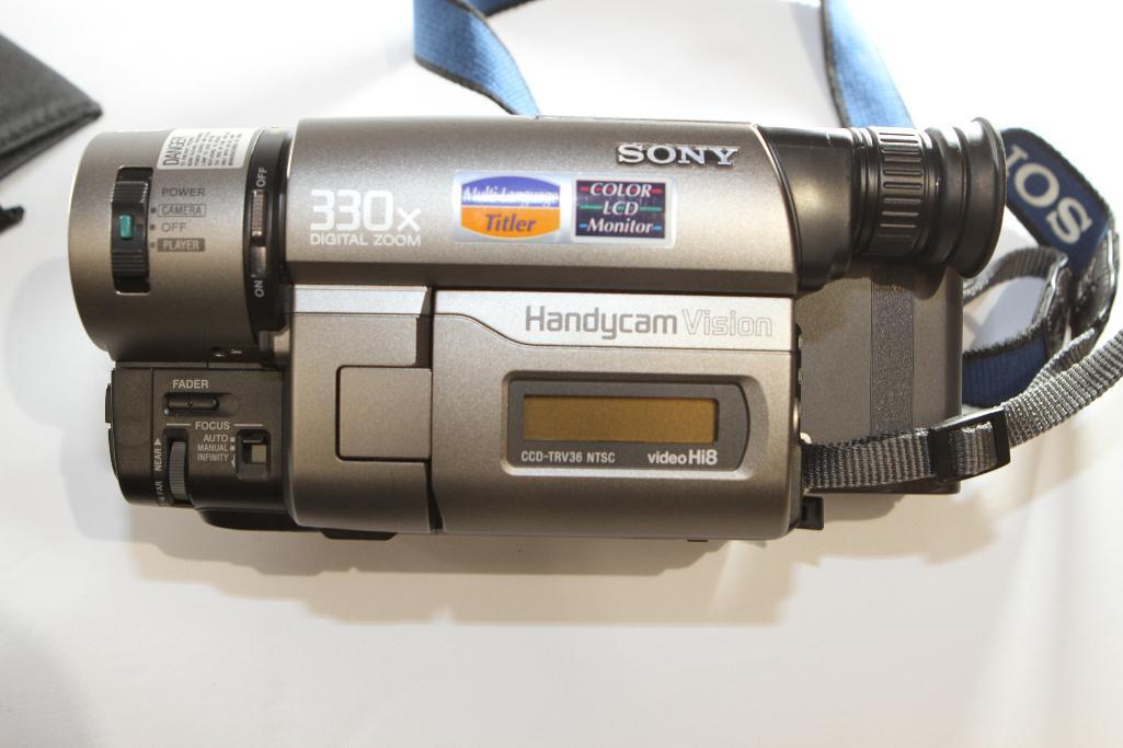Sony Handycam Vision CCD-TRV36 HI8 with Case and Tapes Remote Charger
