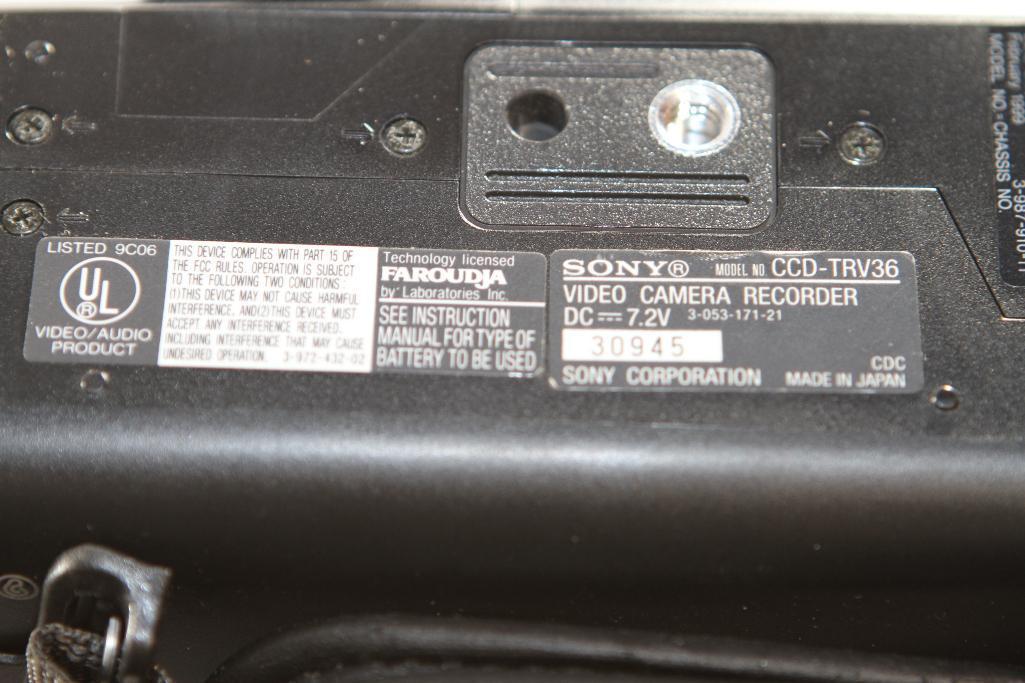 Sony Handycam Vision CCD-TRV36 HI8 with Case and Tapes Remote Charger