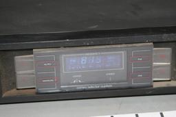 Sansui Quartz PLL Synthesizer Stereo Tuner T-1010 Powers on