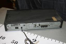 Sansui Quartz PLL Synthesizer Stereo Tuner T-1010 Powers on