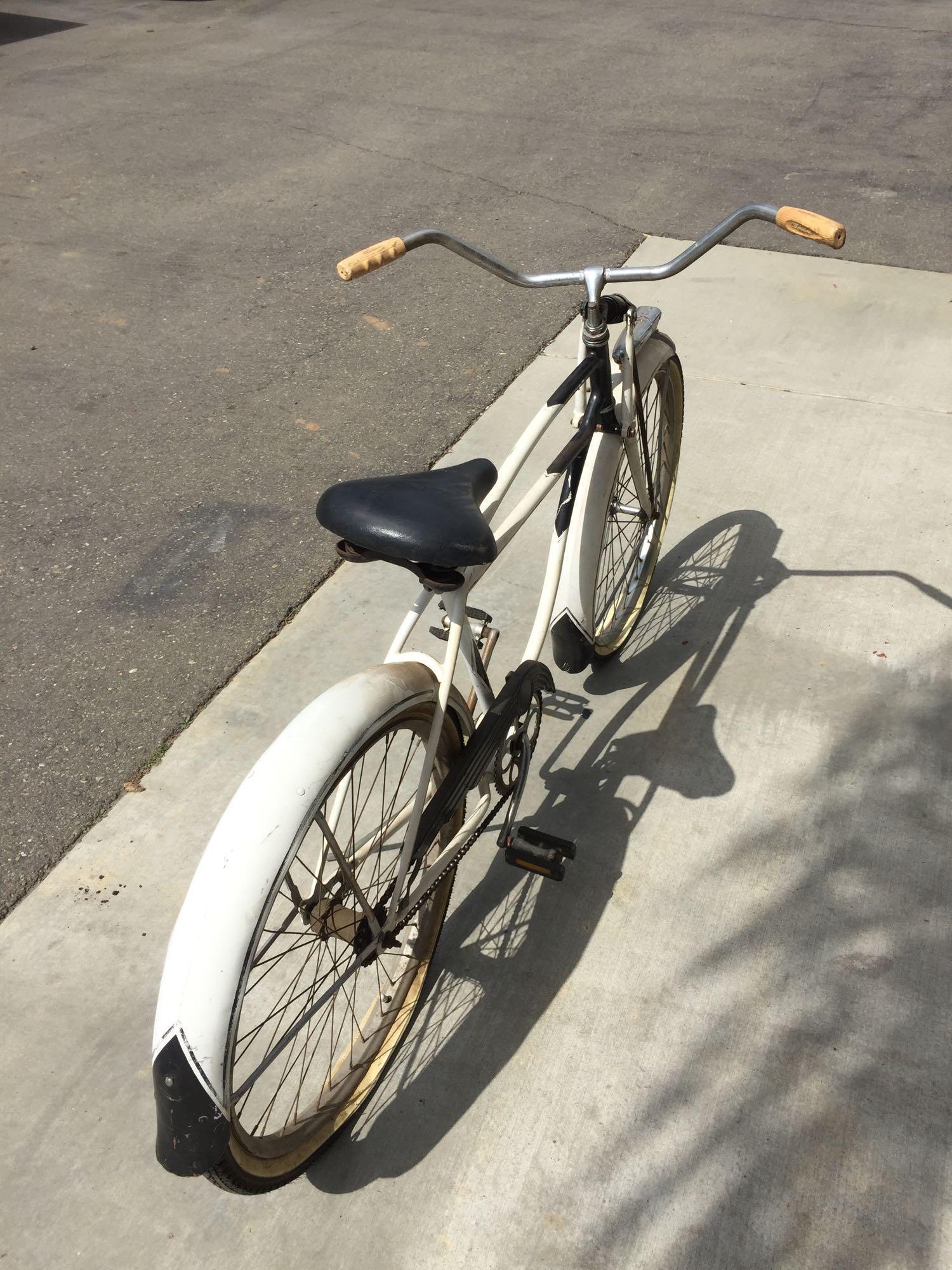 Vintage Schwinn Bicycle 45in Wheelbase 26in Tires