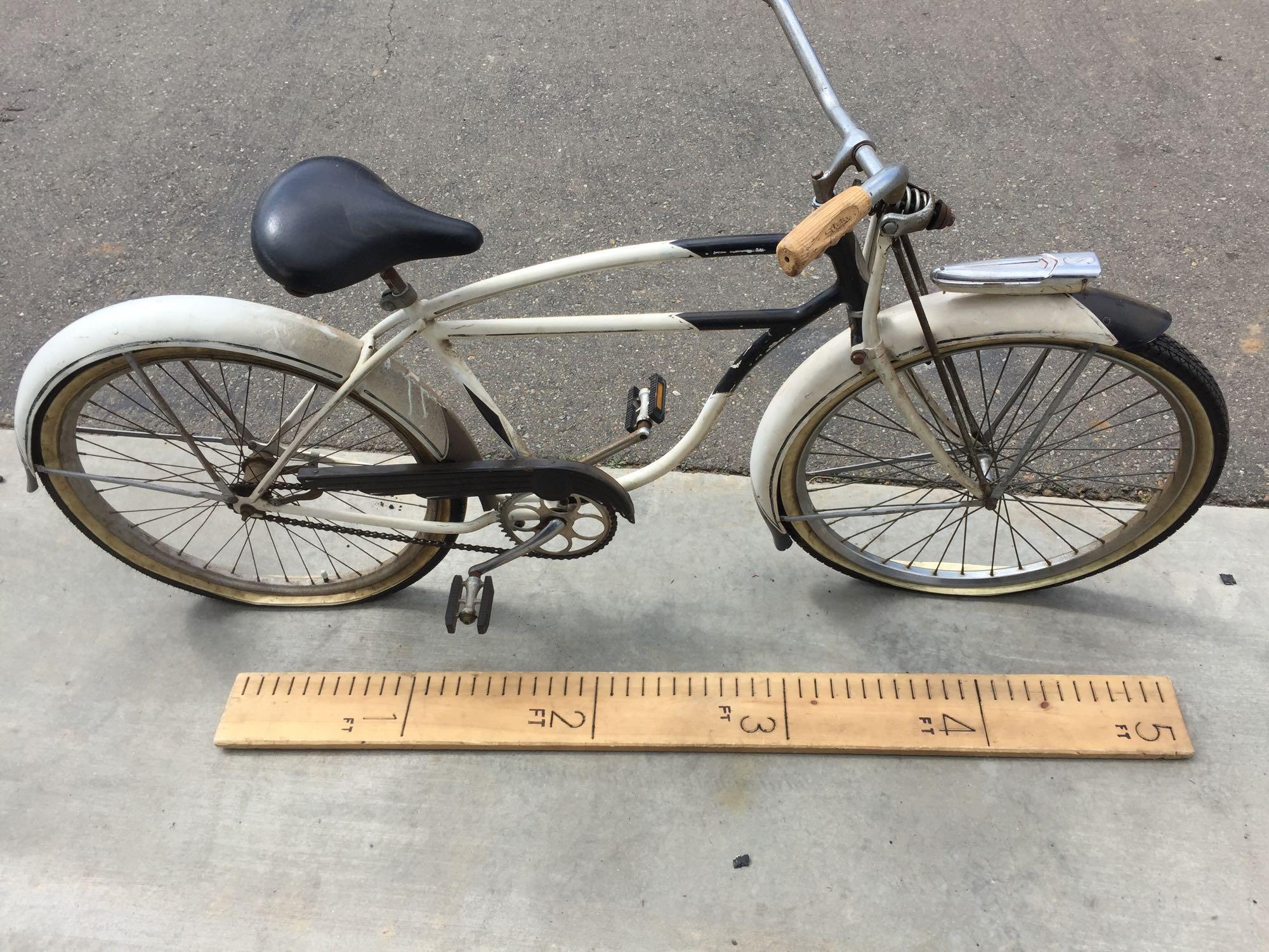 Vintage Schwinn Bicycle 45in Wheelbase 26in Tires