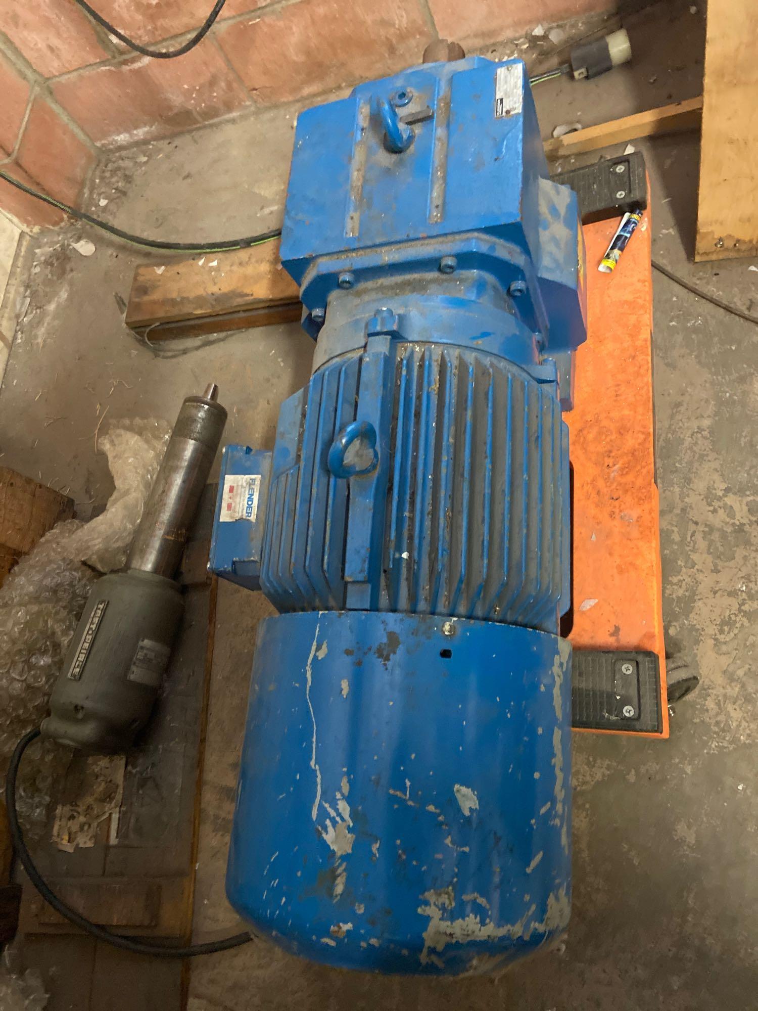 Flender Himmel motor 33in long 3ph 481-102-670 rm2
