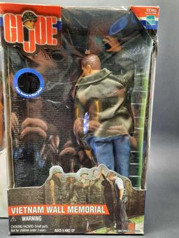 Gi Joe Honor guard and Vietnam wall memorial Action figures, 2 units