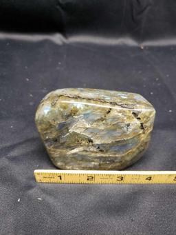 Labradorite speciman piece. 3855.54 ct.
