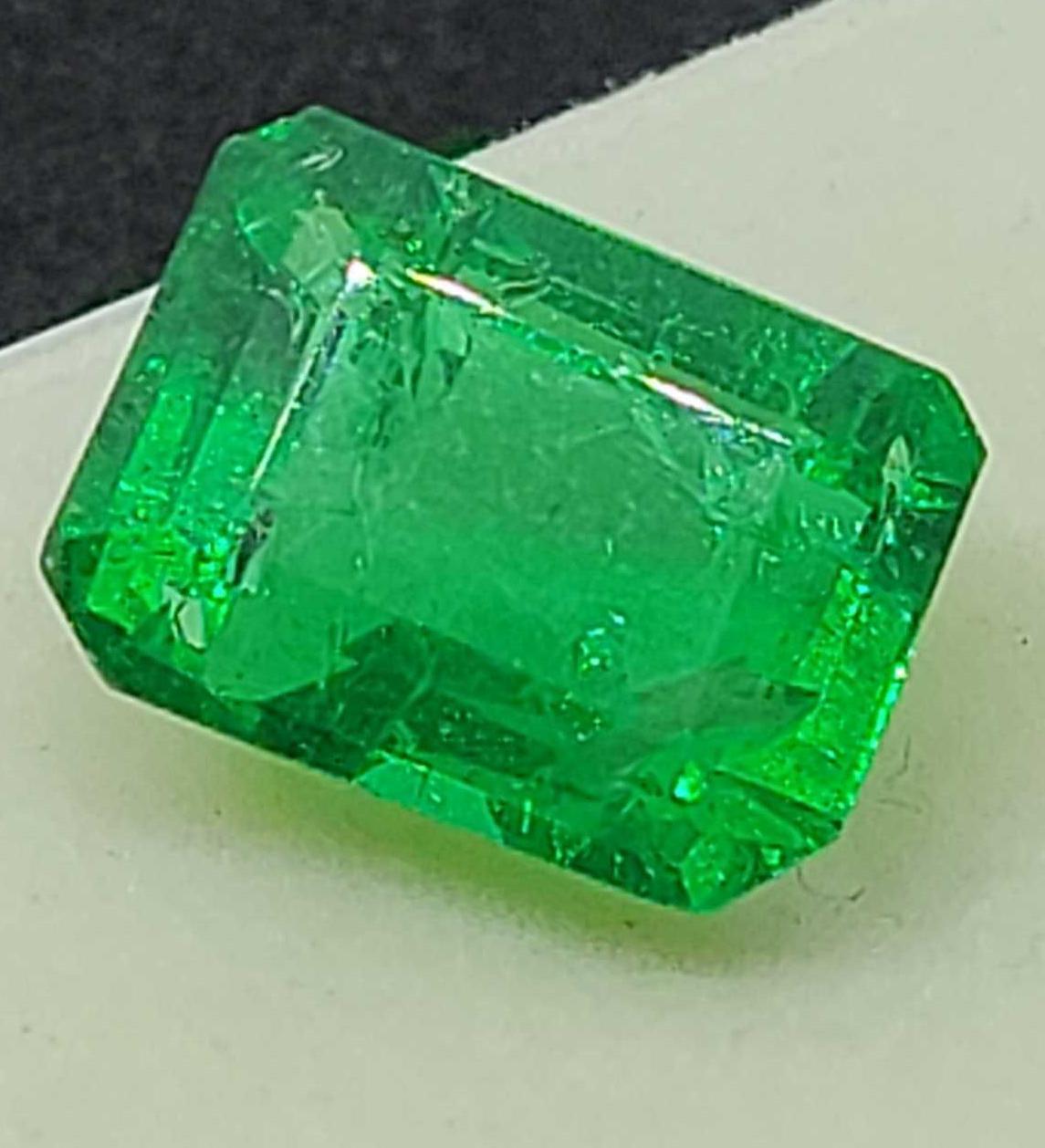 Green Emerald gemstone 9.57ct Emerald cut with gym ID card