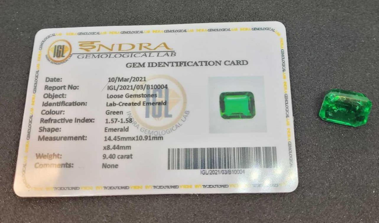 Green Emerald gemstone 9.57ct Emerald cut with gym ID card