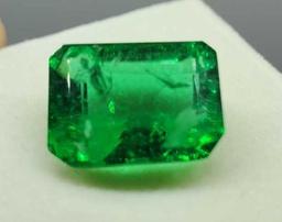 Green Emerald gemstone 9.57ct Emerald cut with gym ID card