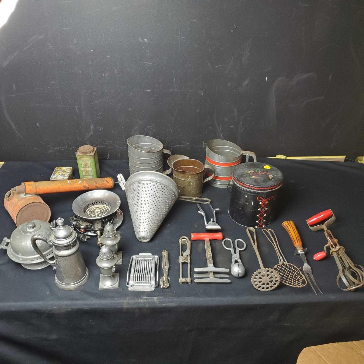 Vintage kitchenware and misc lot