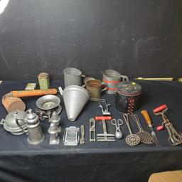 Vintage kitchenware and misc lot