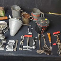 Vintage kitchenware and misc lot