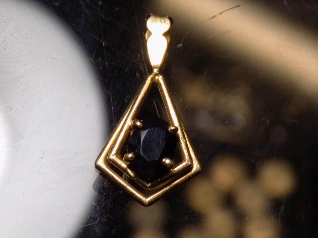 18 Kt Yellow Gold Pendant Blue Sapphire Aaa Quality Stunning Vintage Piece 2.9 Grams Not Scrap