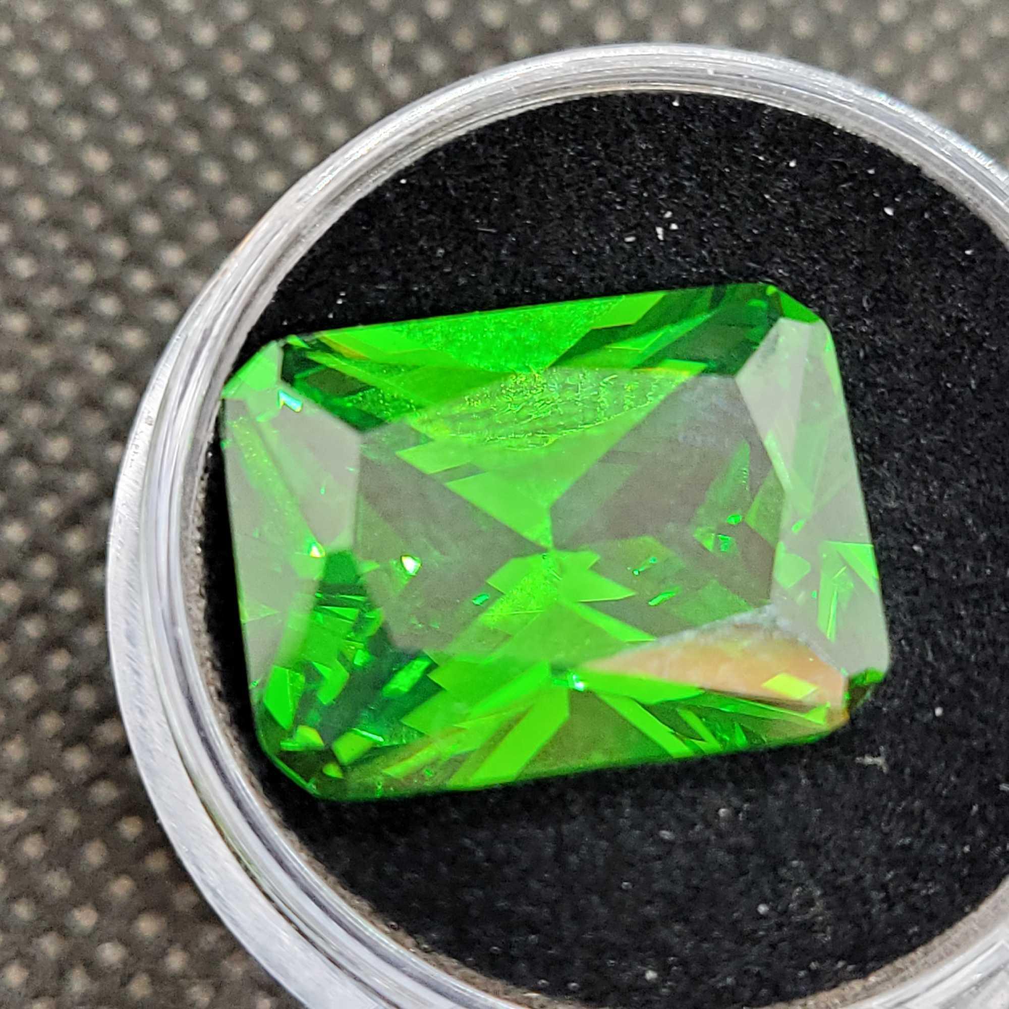 21.10ct Green Emerald Cut Emerald Gemstone Sparkling Stunner