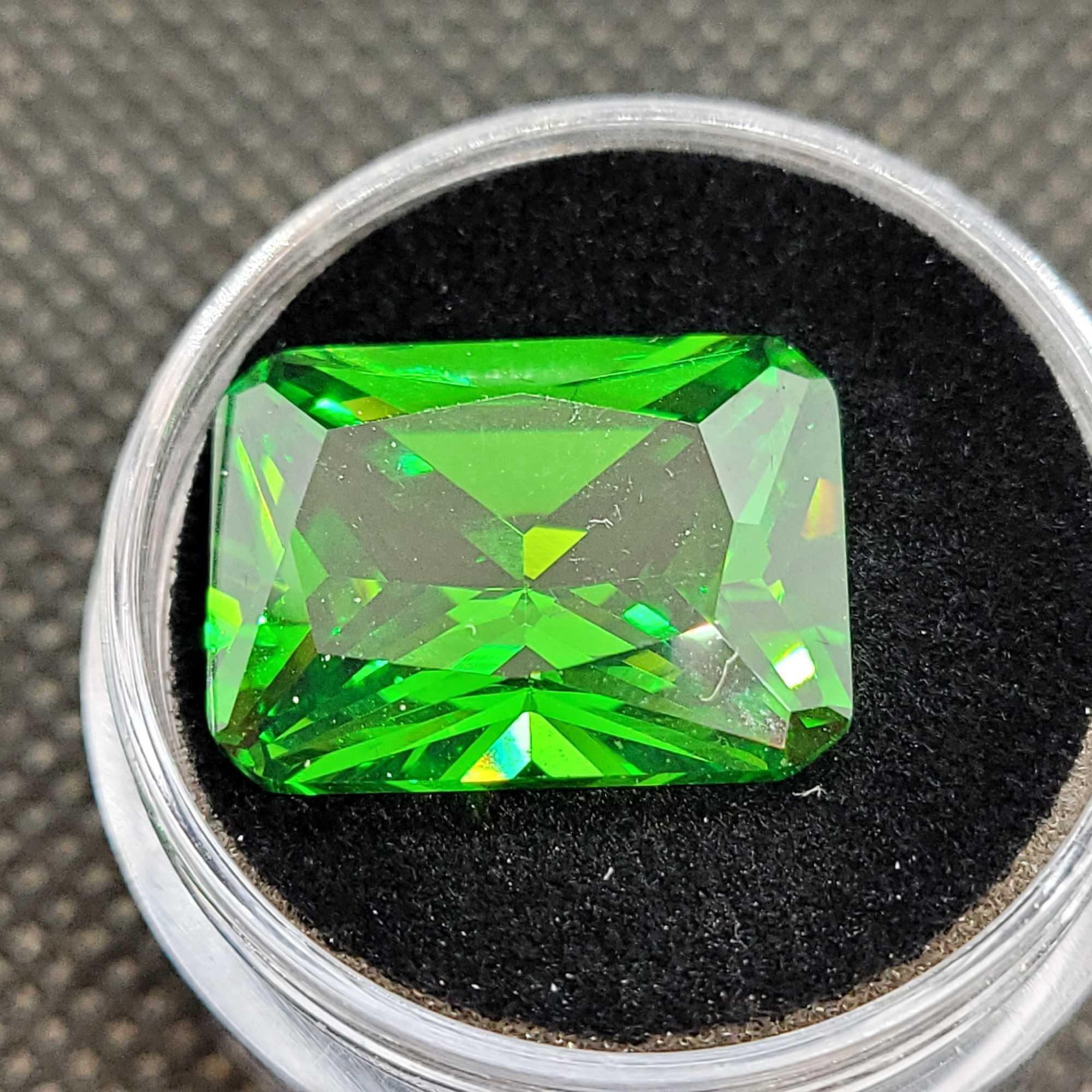 21.10ct Green Emerald Cut Emerald Gemstone Sparkling Stunner