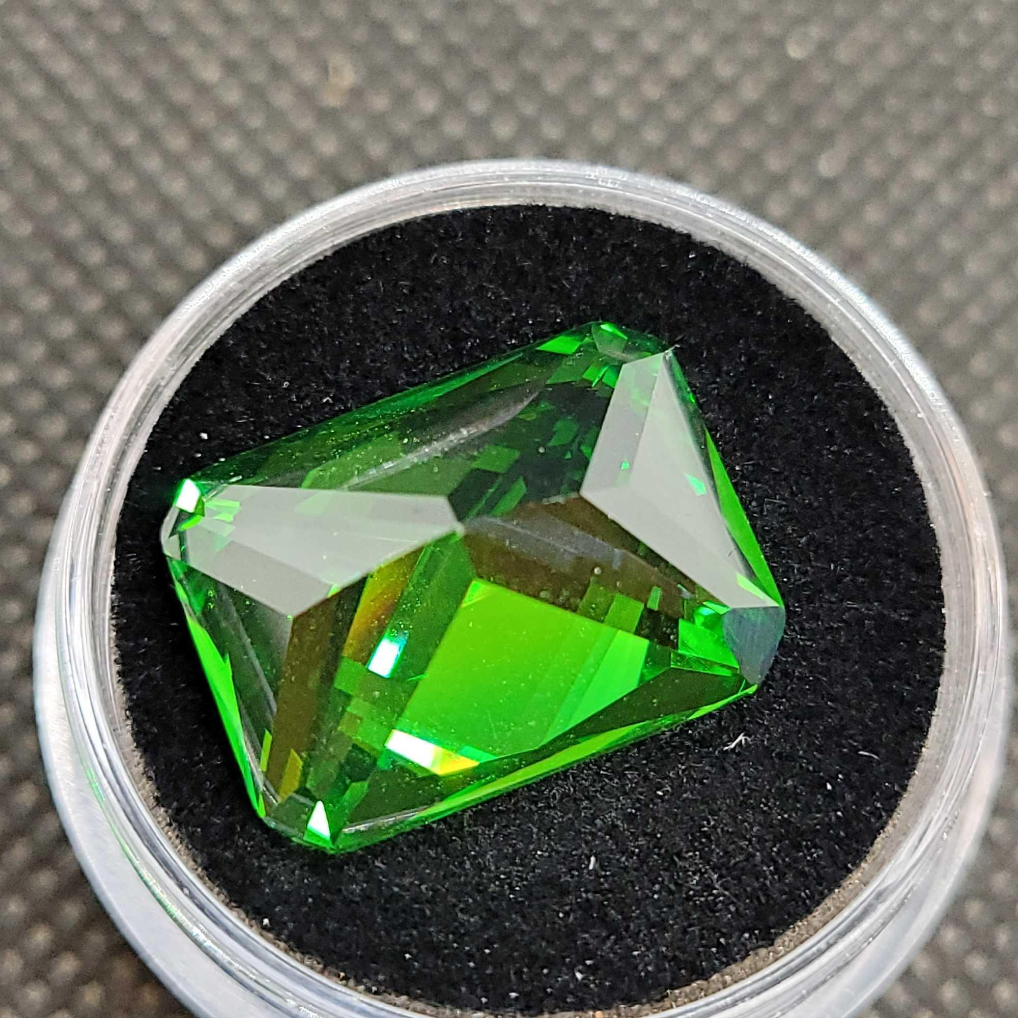21.10ct Green Emerald Cut Emerald Gemstone Sparkling Stunner