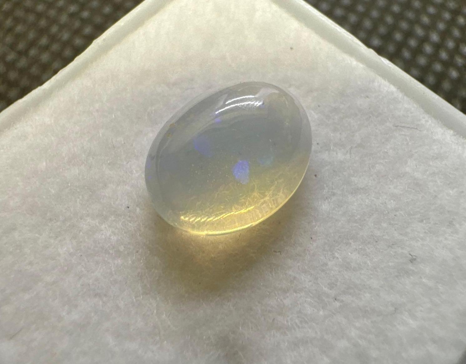 White Ethiopian opal Gemstone 1.40ct