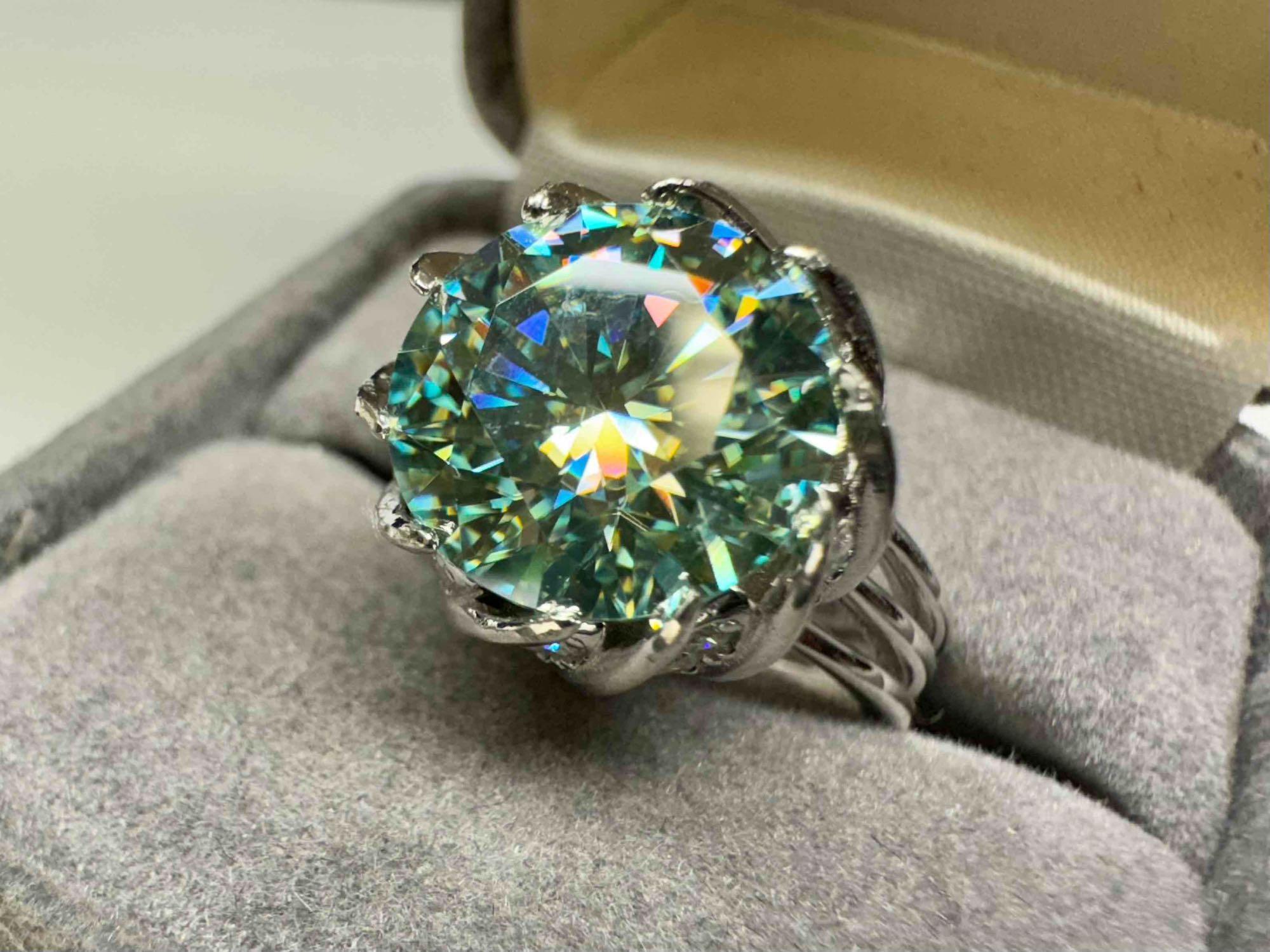 S925 Sterling Silver Green Moissanite Ring sz7 with GRA Certificate