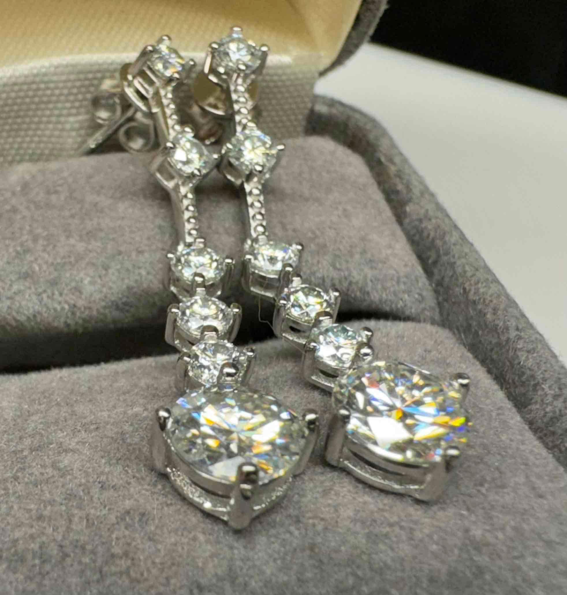 Pair of S925 Sterling Silver Moissanite Diamond Earrings 3.1g total