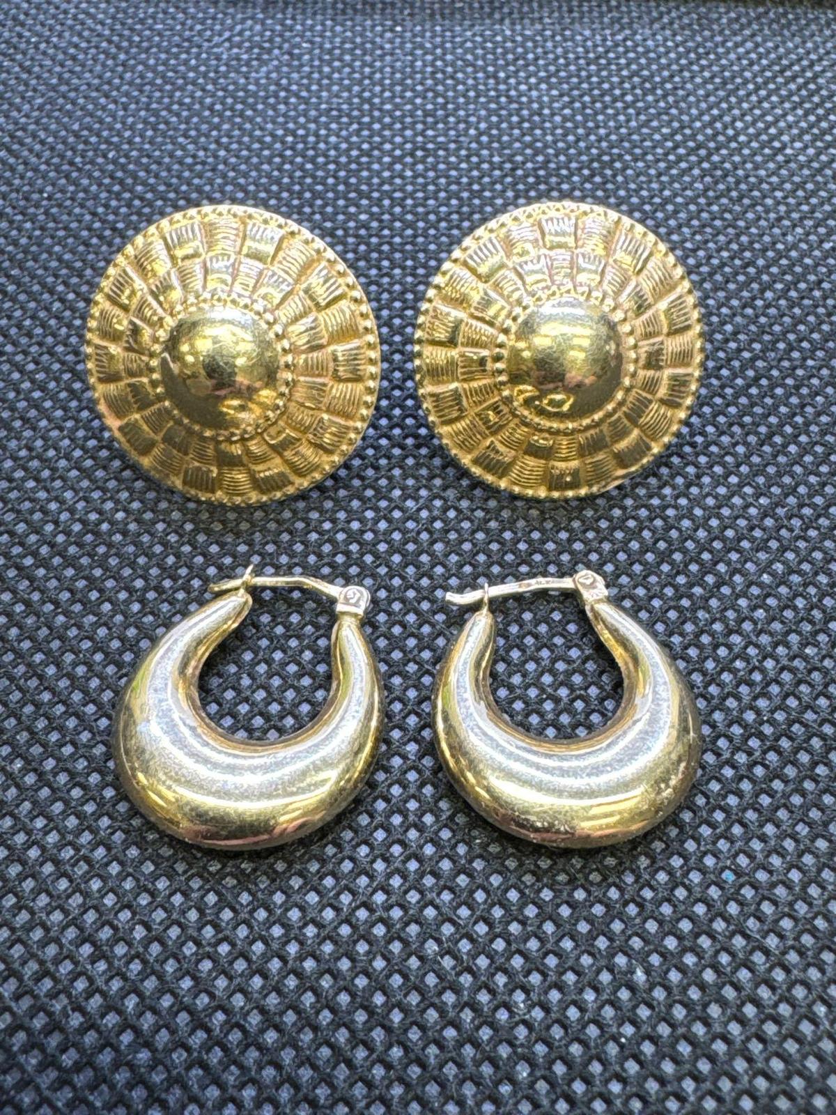 2 Pairs of 14kt Gold Earrings 7.52 Grams