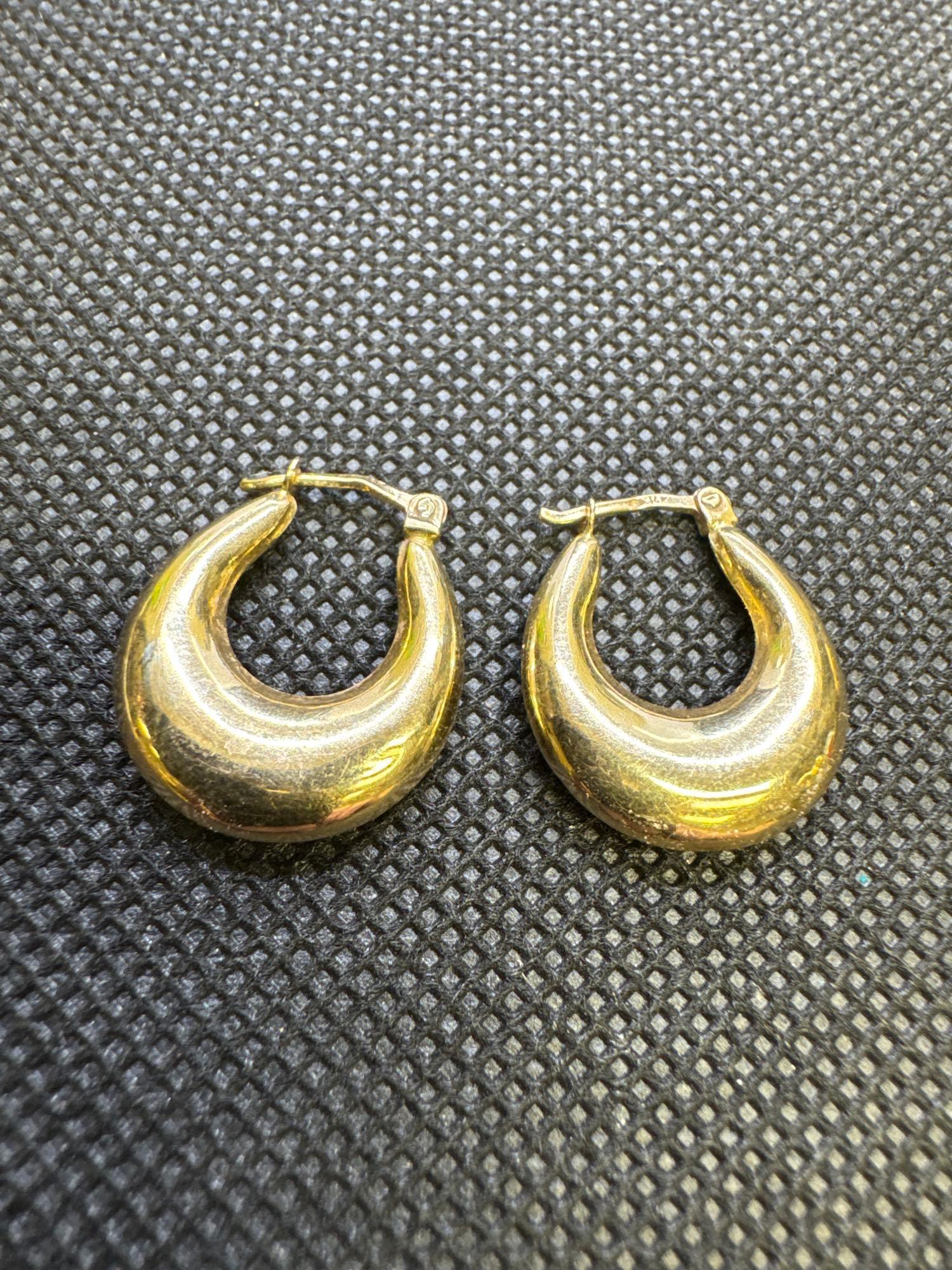 2 Pairs of 14kt Gold Earrings 7.52 Grams